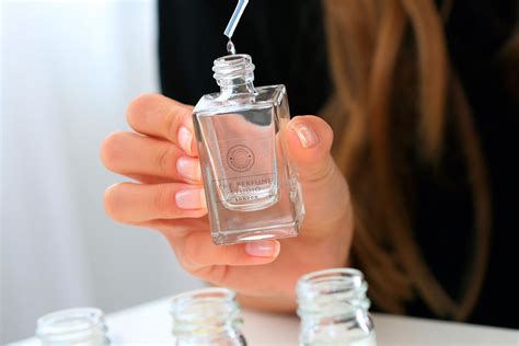 createur van parfums close 2|make your own perfume paris.